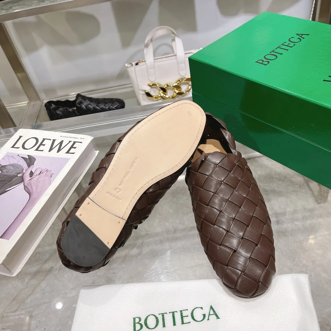 [BV] Top P: 760💰Size for couples: 35-44 (Female, 40, 41, Male 38, 45, custom-made, non-returnable) (Bottega Veneta) Genuine leather outsole, classic woven beanie shoes, two-wear heel set Blessed are the little feet👣👣Comfortable casual shoes that can be worn all year round, made of imported first-layer sheepskin➕fine-quality sheepskin leather, imported sheepskin lining, luxury genuine leather outsole [rose][rose], Bottega Veneta is an Italian luxury brand. Made using traditional Italian leather craftsmanship.